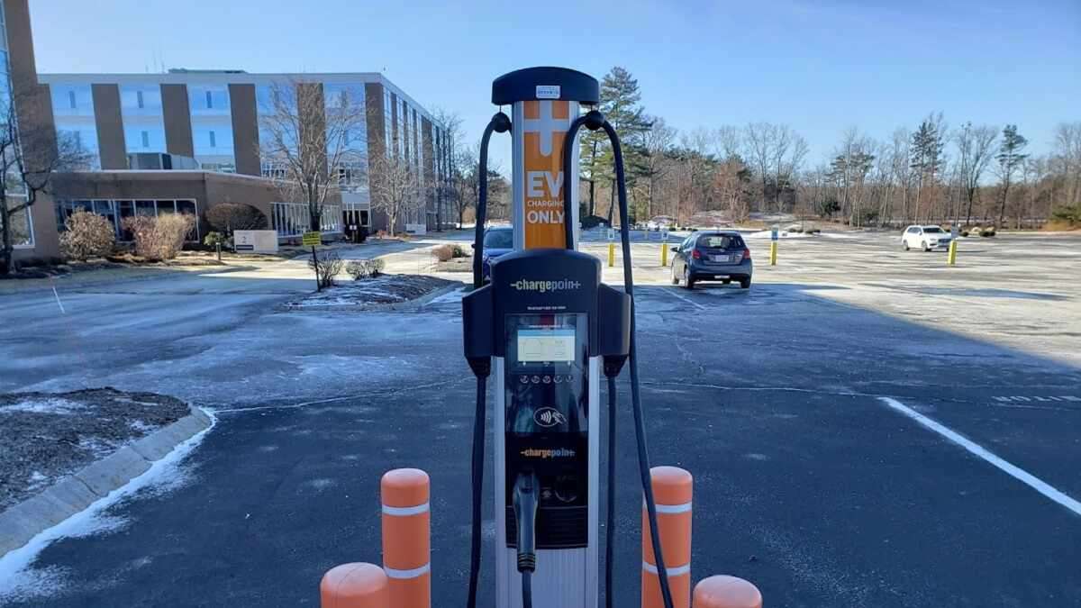 Image of ChargePoint EV charging station by John Goreham