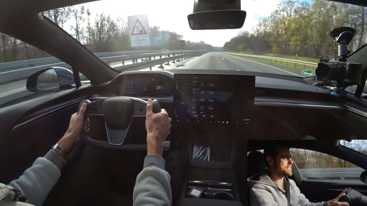 Cruising the German Autobahn in a Tesla Model S Plaid at 170 Miles Per Hour