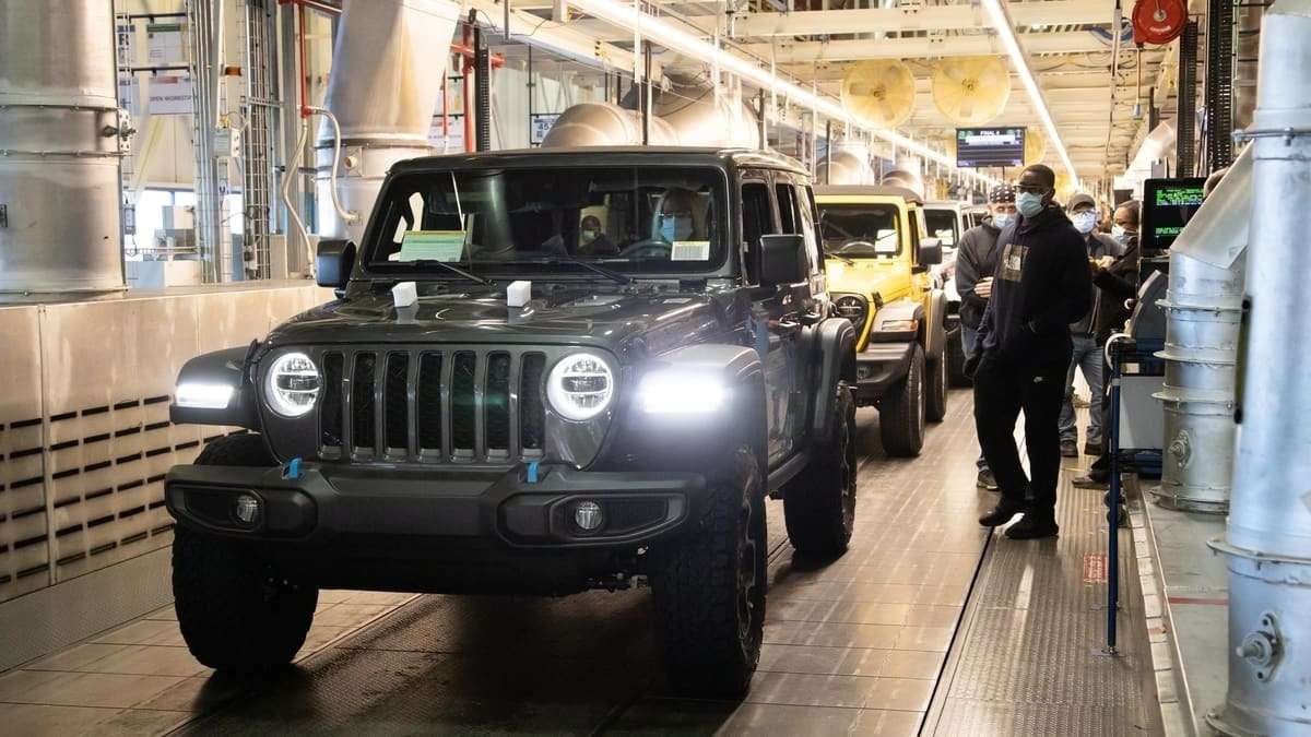 First 2021 Jeep Wrangler 4xe Rolls Off the Line