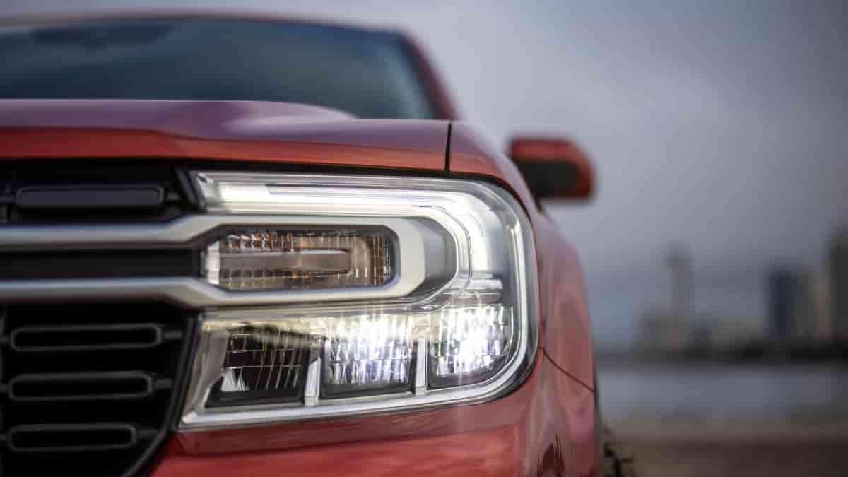 Ford-Maverick-Closeup-Lariat-front