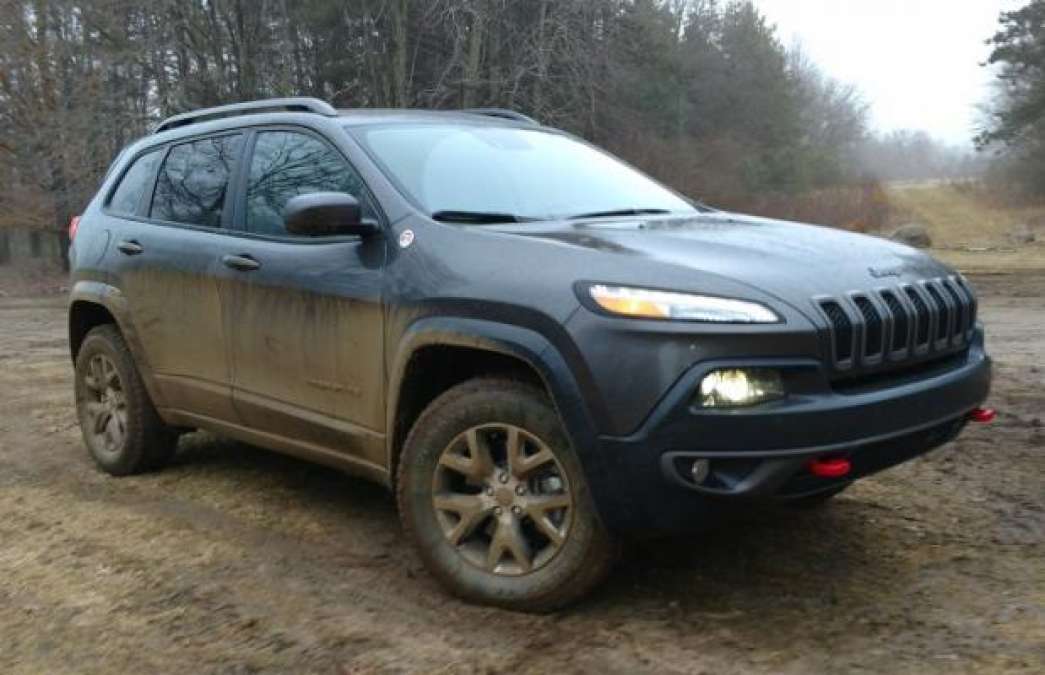 2017 Jeep Cherokee Trailhawk L Plus in the mud