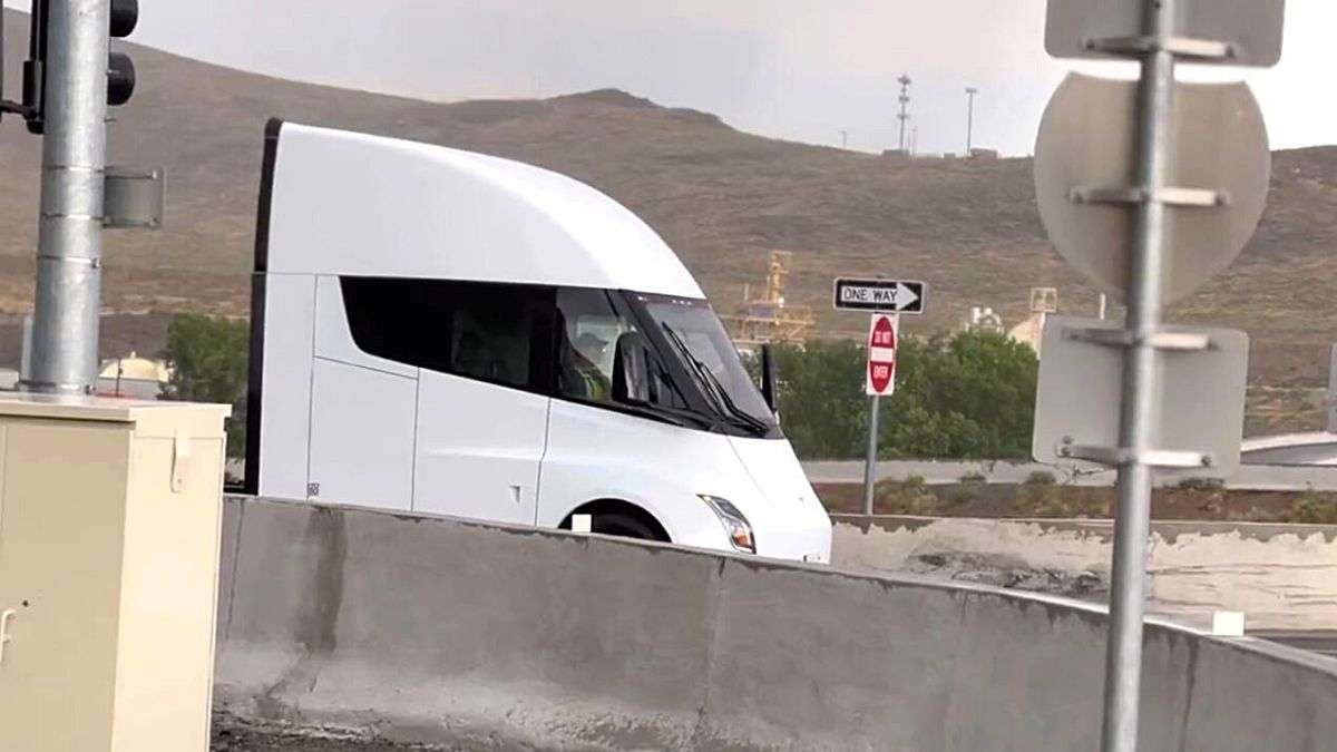 New Video Shows Drivers Running Tesla Semis At Least Two Shifts Near Giga Nevada