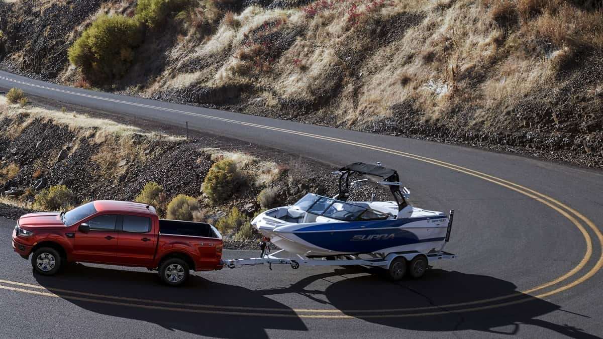 Ford's 2019 Ranger will have same combined MPG as Chevy's diesel truck.