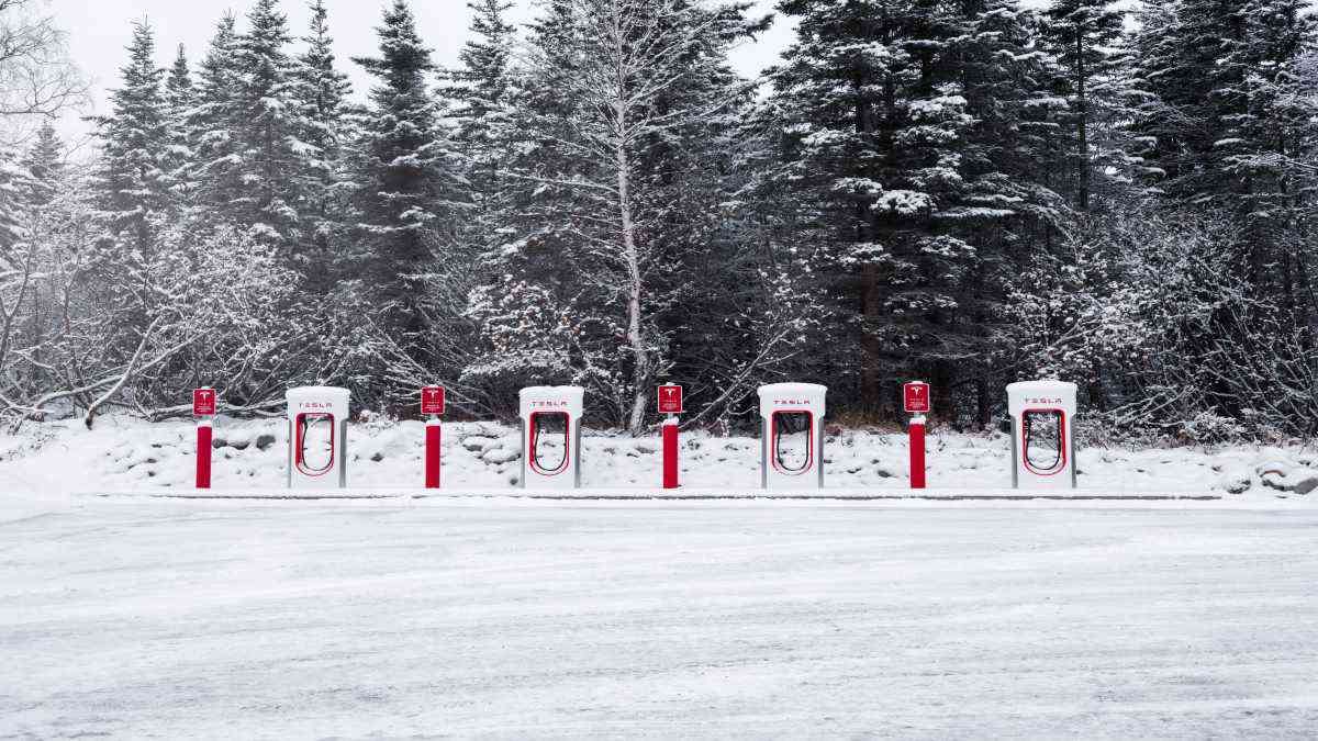 The Rapid Rise of Tesla Supercharging: Covering the United States and World in Chargers