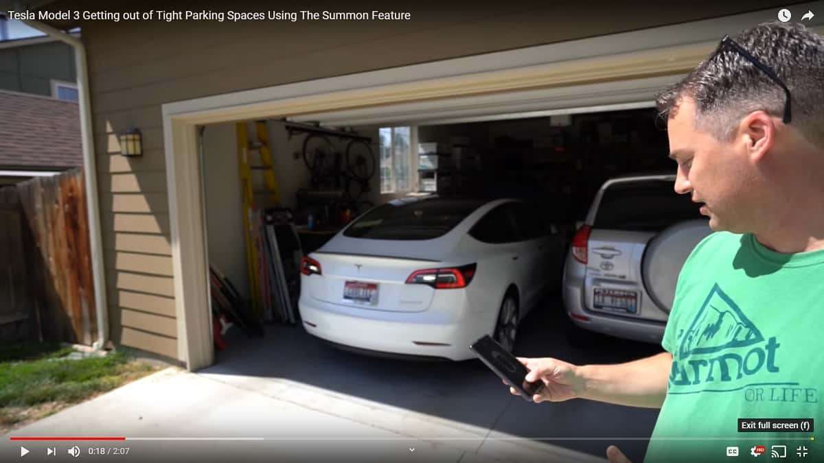 Tesla Model 3 Summon getting into tight garage