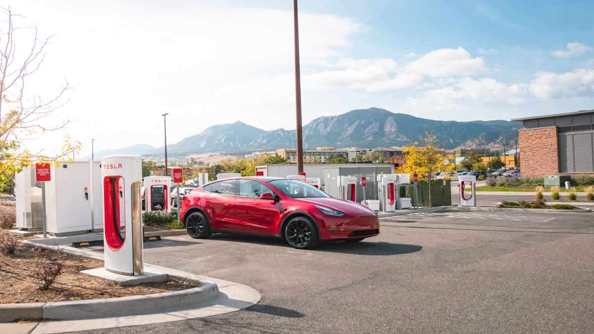 Tesla Superchargers Getting Wifi - Allowing Cars to Do Over the Air Updates
