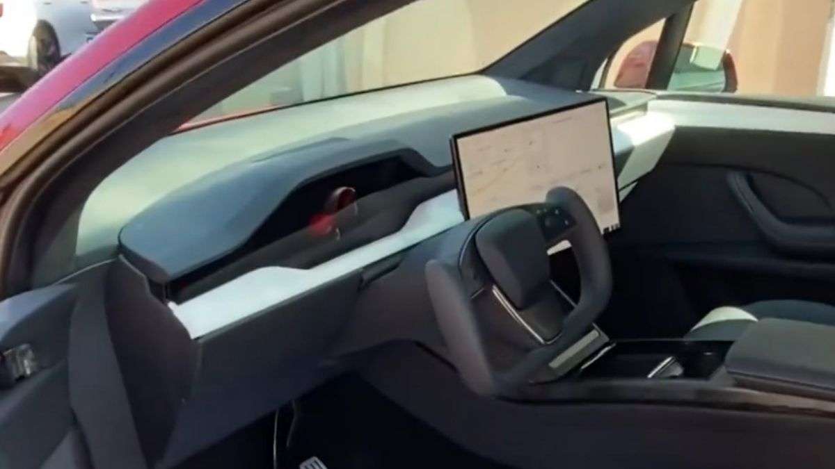 Tesla yoke steering wheel