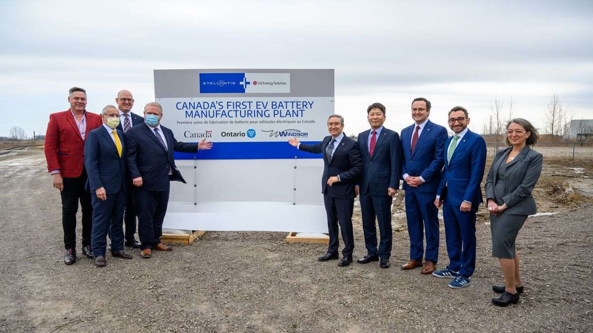 Premier Doug Ford is pictured alongside representatives from the provincial and federal governments as well as representatives from Stellantis and LG.