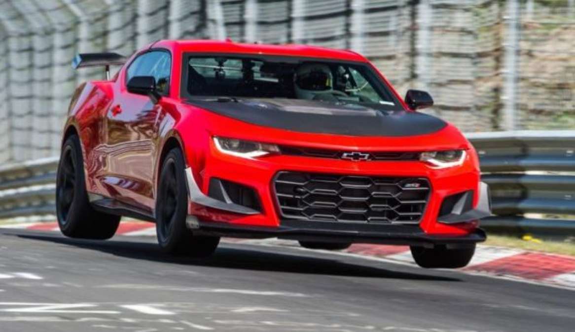 2018 Camaro ZL1 1LE flying at the Ring
