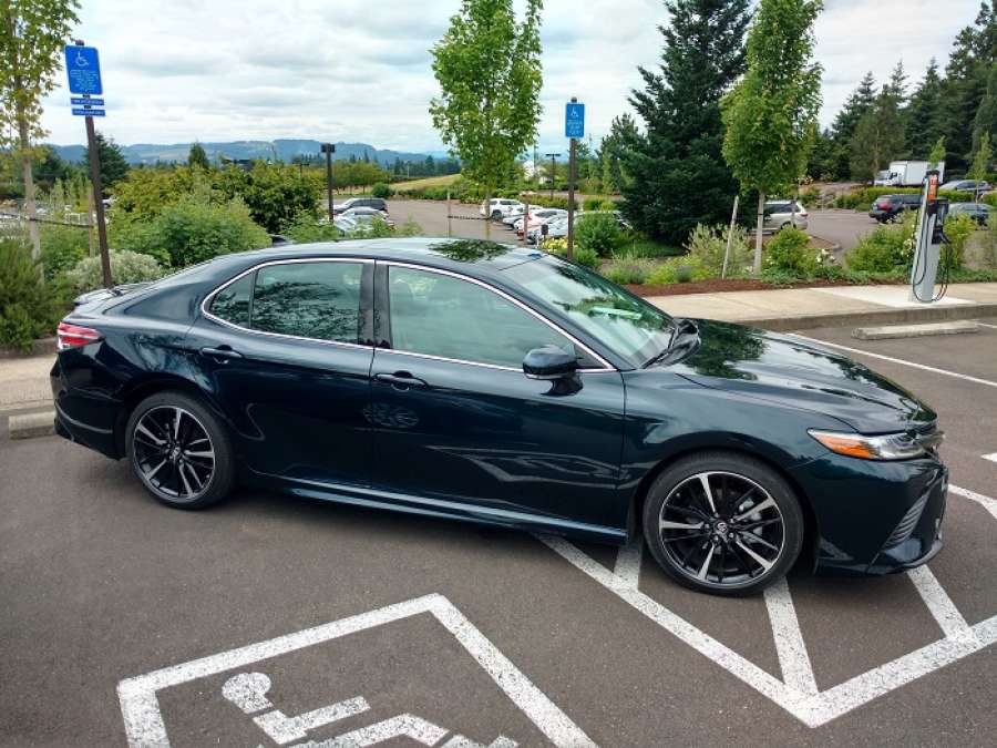 2018_Toyota_Camry_XSE_Blue