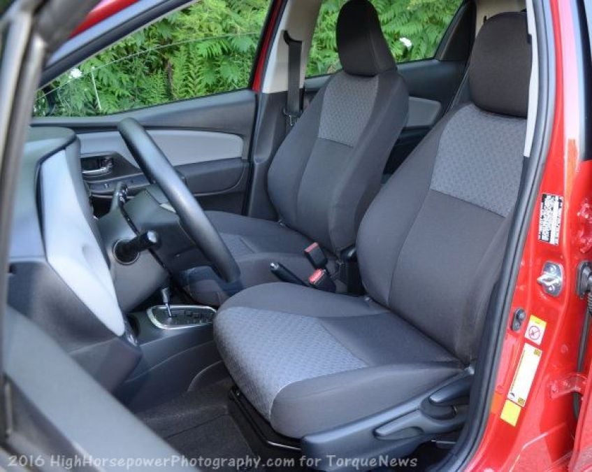 16 yaris fr seats
