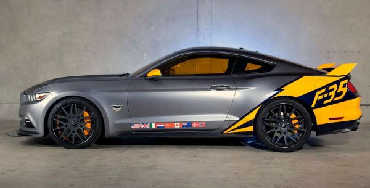 f35 2015 mustang side