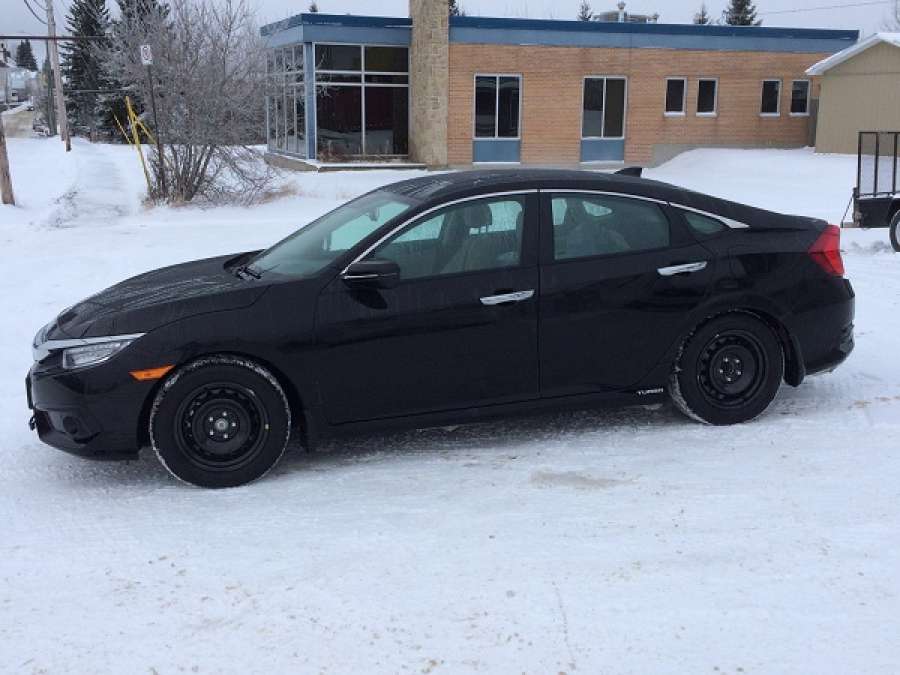 How Honda Civic V S A Stays On Track In Snow And Ice Torque News