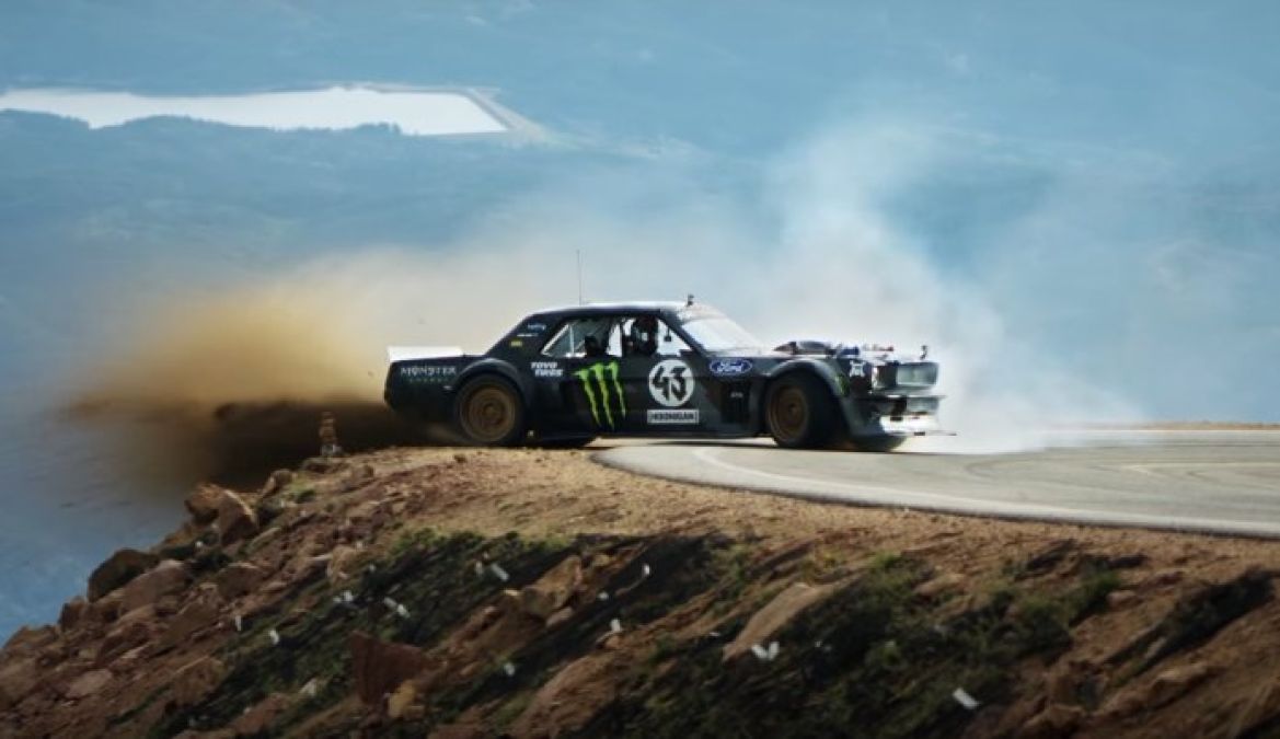 俺のmokkin hills field Ken Block's 1400hp Hoonicorn Ford Mustang Roars Up Pikes