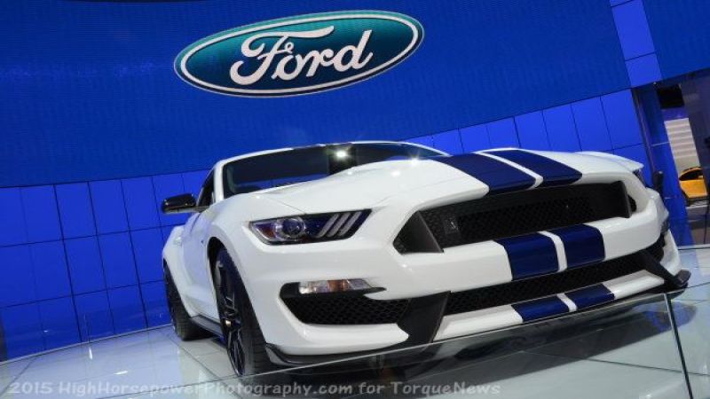 Ford Shelby GT350 Mustang in white