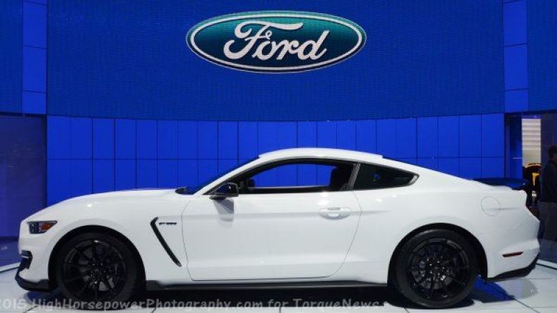 Ford Shelby GT350 Mustang in white