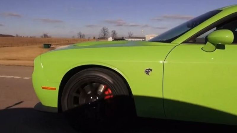 hellcat challenger races z06