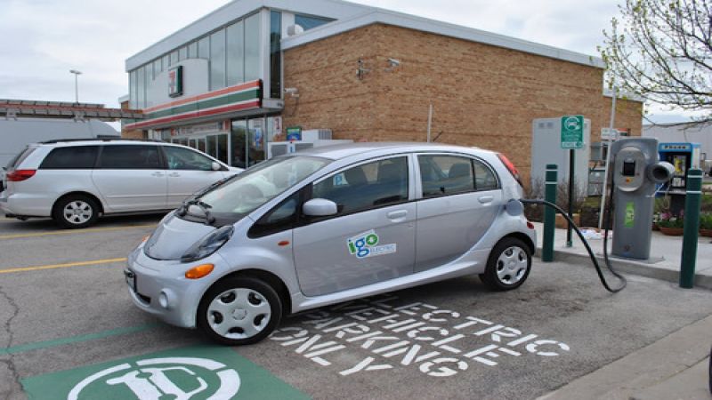 350Green fast charging station in Chicago