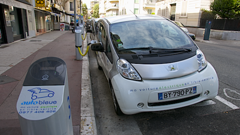 With the help of the Auto Bleu, Mitsubishi sold 100,000 i MiEVs to Peugeot