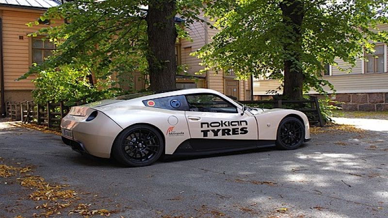 An electric race car that breaks a world speed record on ice.