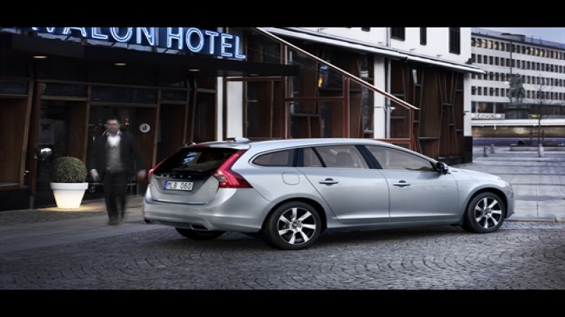 Vovlo introduces its plug-in hybrid at the Detroit Auto Show 2012