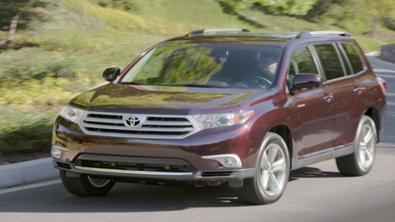 2011 Toyota Highlander has a new front and rear fascia