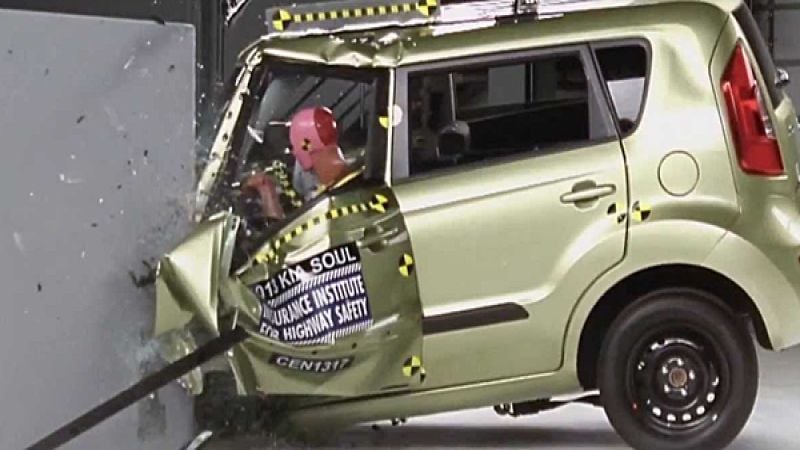 2013 Kia Soul IIHS crash test