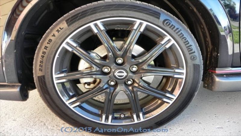 Juke NISMO tire and wheel