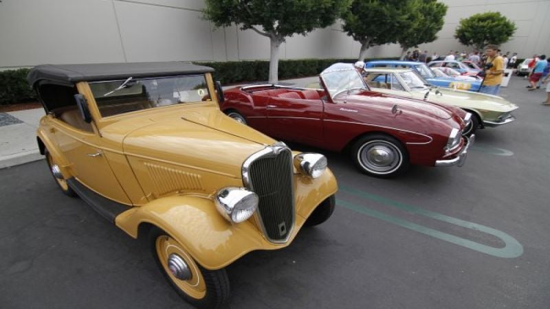 Vintage Nissans at Cars and Coffee
