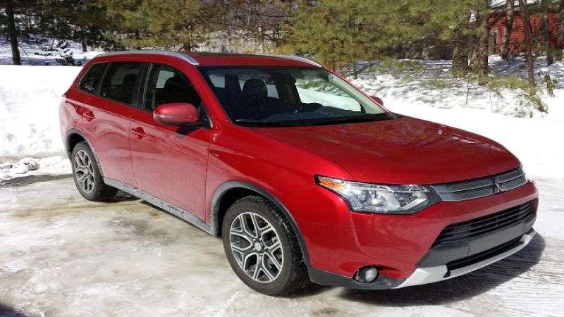 2015 Mitsubishi Outlander vs. Toyota Highlander