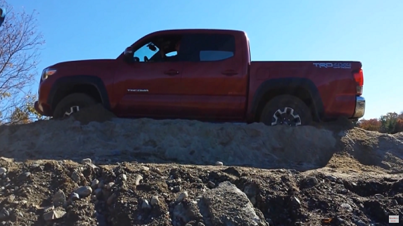 Watch the 2016 Toyota Tacoma un-stuck itself