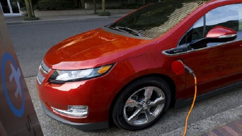 Toyota and Chevy discount 2015 Prius and Volt up to $5,000 to move outgoing models