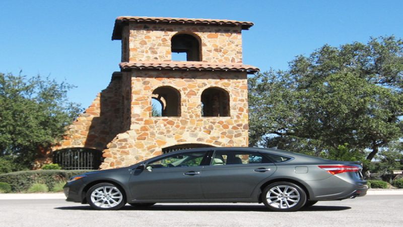 2013 Toyota Avalon. Photo © 2012 by Don Bain