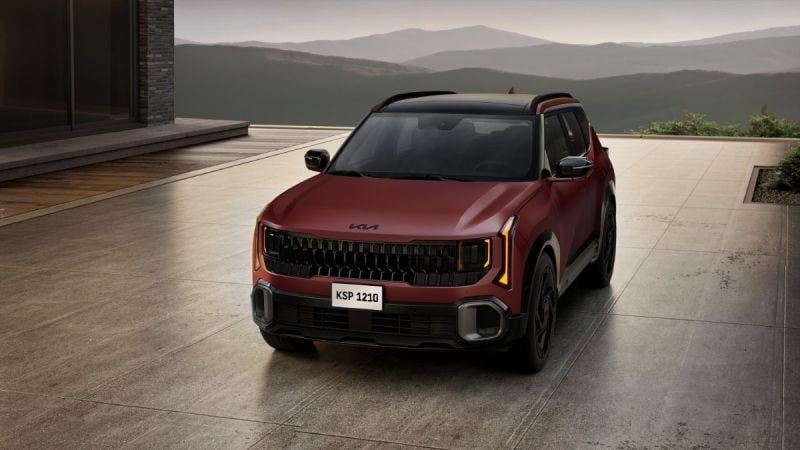 2027 Gen-2 Kia Seltos is shown in a stunning red color