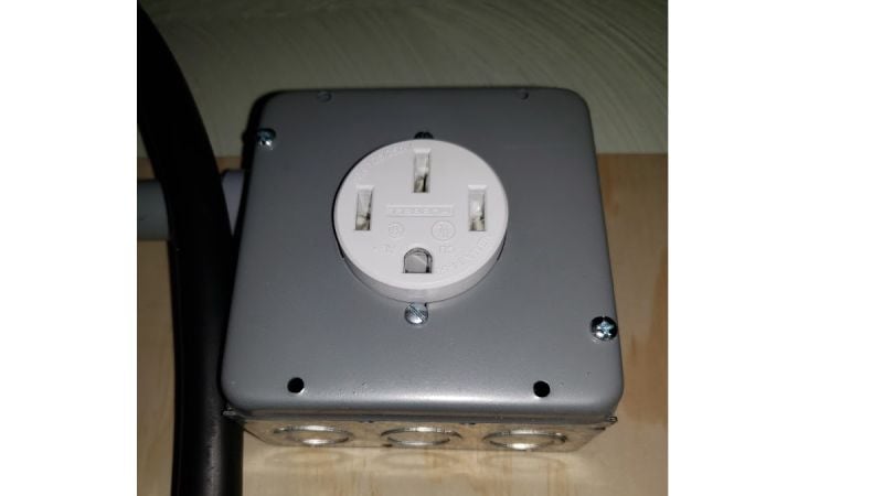 Image of NEMA 14-50 EV charging receptacle by John Goreham