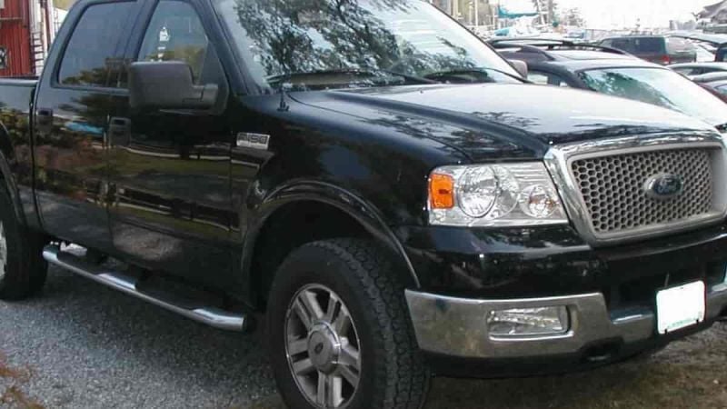 Image of Ford F-150 similar to pickups whose bed latches fly open