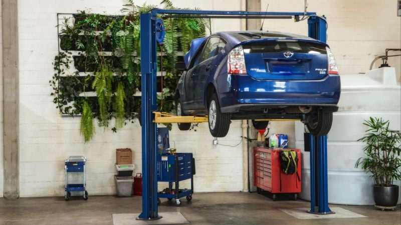 2007 Gen 2 Toyota Prius Blue On Lift 