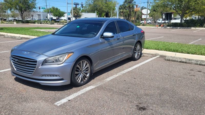 2015 Hyundai Genesis sedan 5.0 V-8 