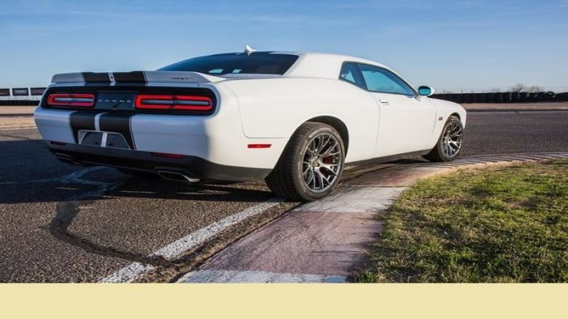 2017 Dodge Challenger white color