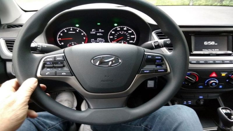 2018_Hyundai_Accent_Dash
