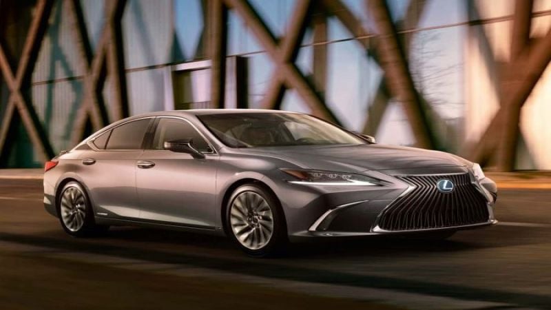 2019 Lexus ES image.