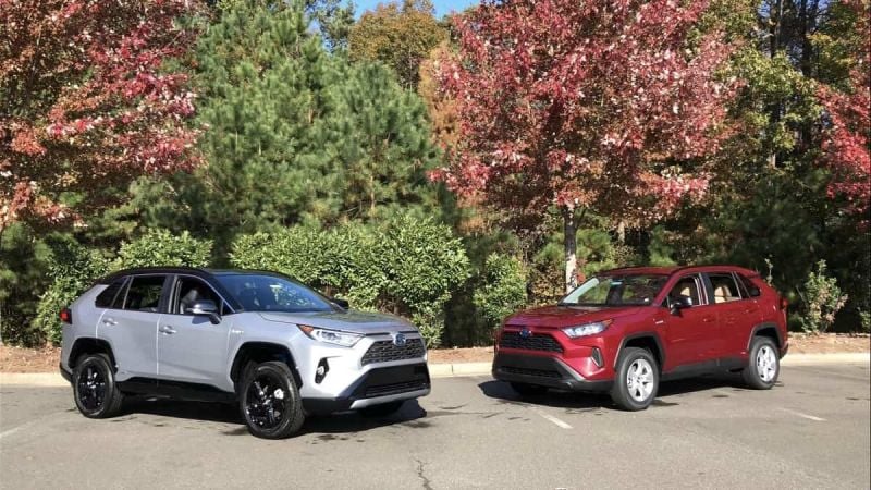 2019 Toyota RAV4 XSE Hybrid silver sky metallic 2019 Toyota RAV4 XLE Hybrid Ruby Flare Pearl
