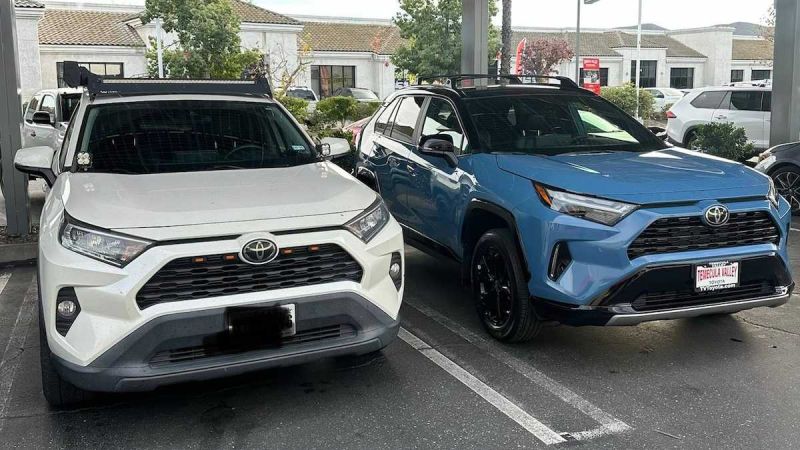 2021 Toyota RAV4 & 2025 RAV4 Hybrid