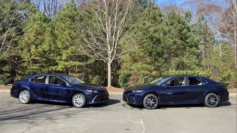 2021 Toyota Camry LE Blueprint profile view 2021 Toyota Camry SE Blueprint profile view