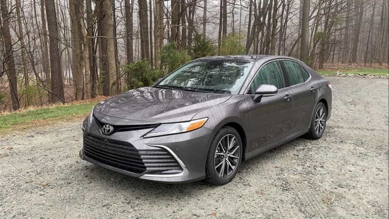 2021 Toyota Camry XLE AWD Predawn Gray Mica front end profile view