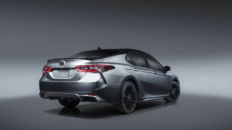 2021 Toyota Camry XSE Hybrid Celestial Silver Metallic back end profile view rear end