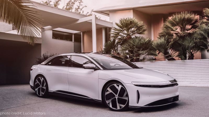 2022 Lucid Air White Side Shot 