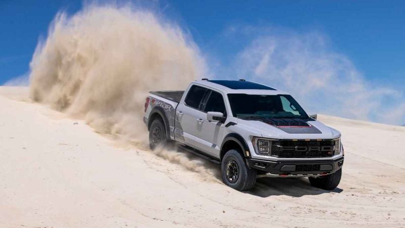 Ford Ranger Raptor Blasting through desert