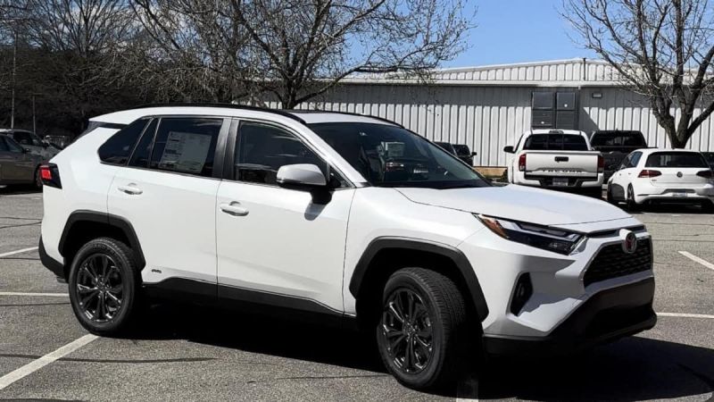 2023 Toyota RAV4 Wind Chill Pearl