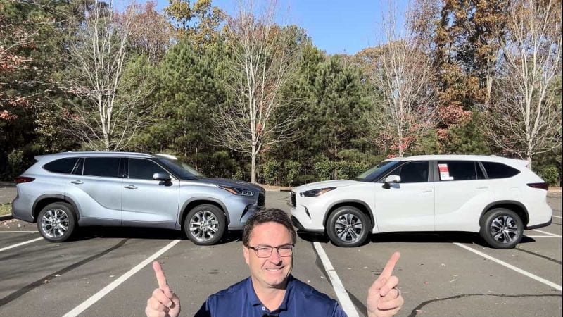 2023 Toyota Highlander Limited XLE profile view Moon Dust Wind Chill Pearl